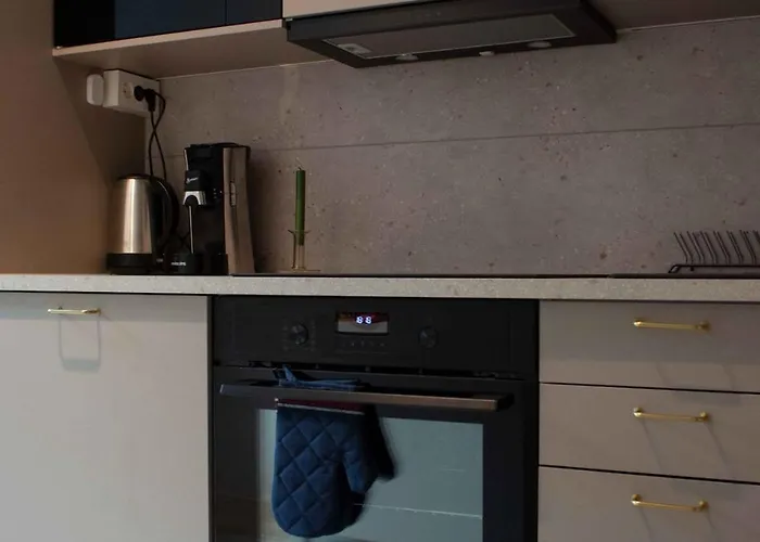 Modern Cozy 2br *
